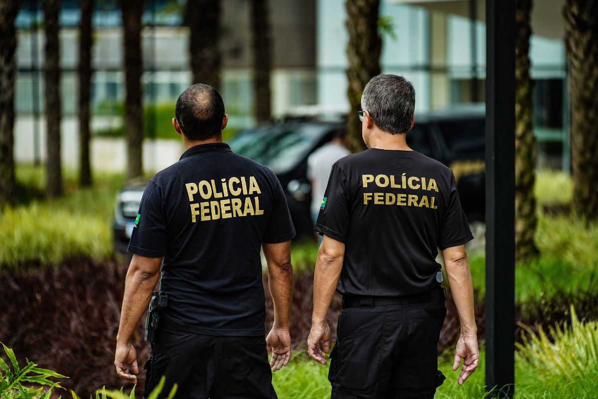 PF encontra citações a políticos em material do caso Master
