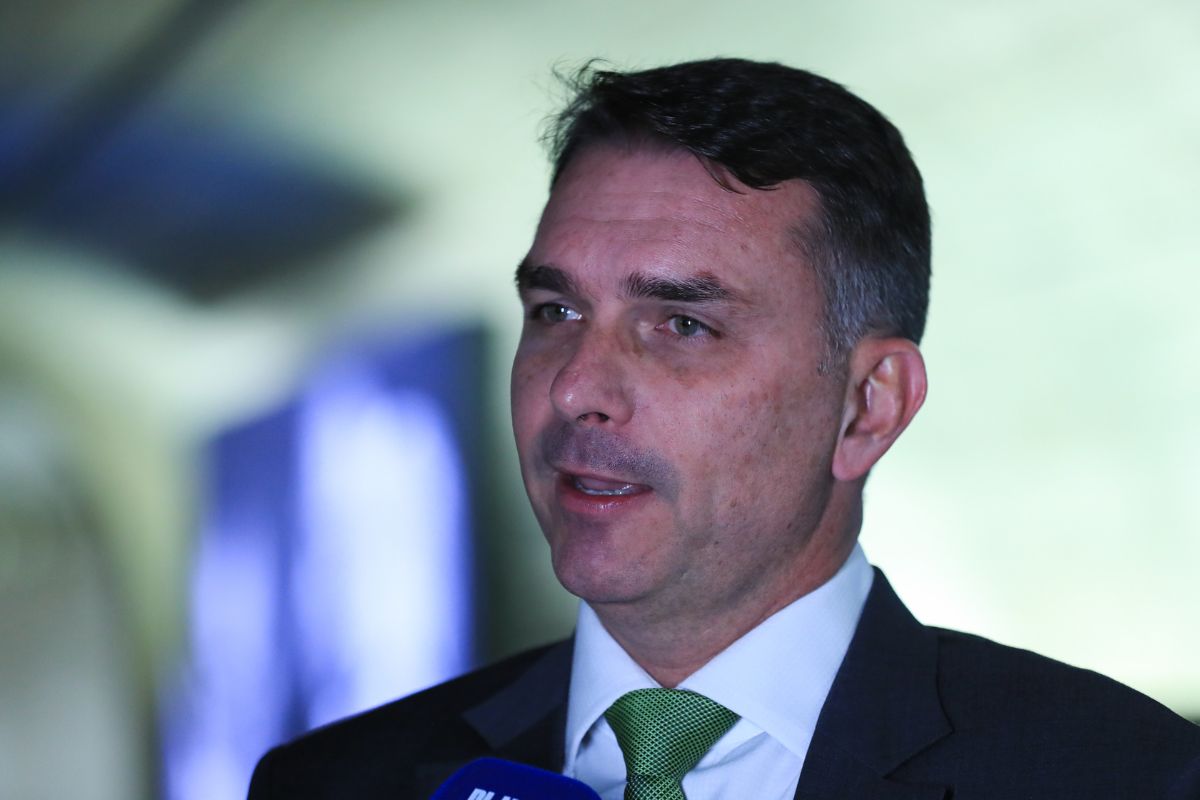 Para Flávio Bolsonaro, Tarcísio pode se tornar presidente do Brasil “um dia”