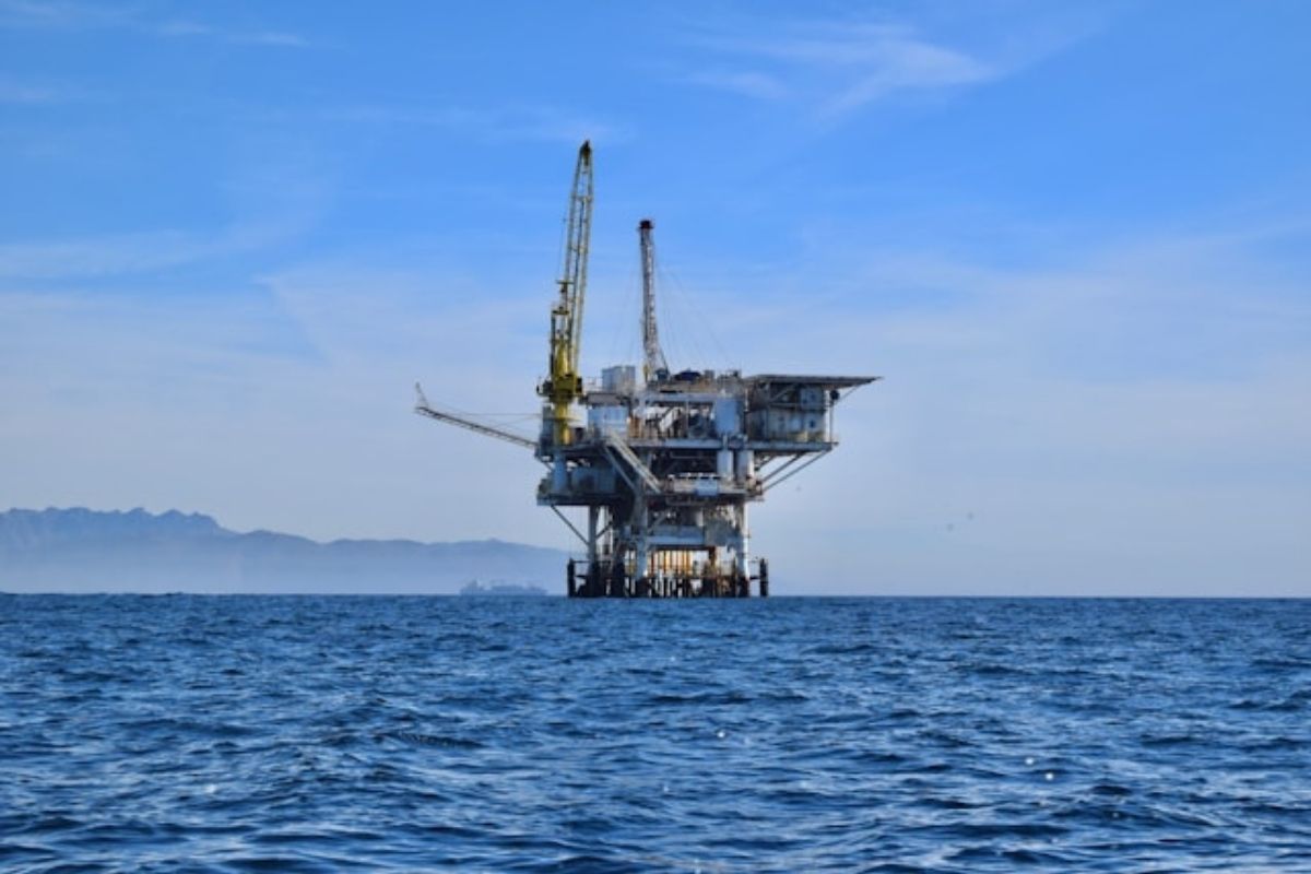 EUA vende primeira leva de petróleo venezuelano após retomar a produção no país