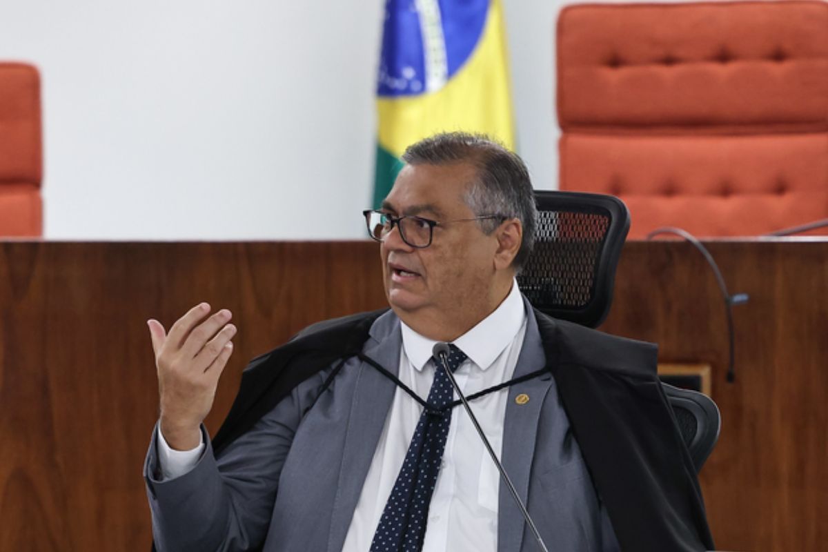 Decisão de Dino que beneficiou amiga de Lulinha anima advogados de outros alvos da CPI do INSS