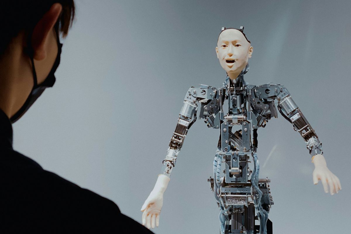 Robôs humanoides já substituem trabalhadores? Especialista explica em que estágio está a tecnologia