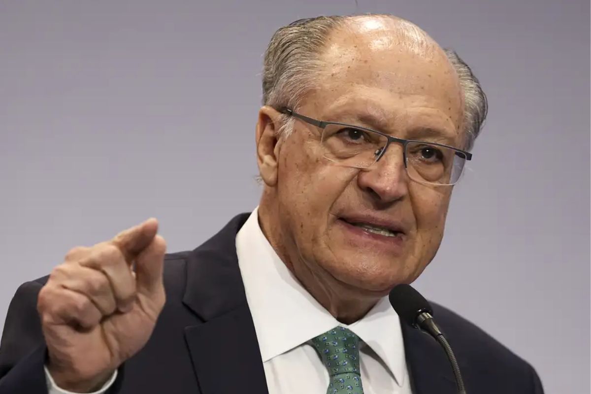 Tarifa global de 15% de Trump favorece o Brasil, segundo Alckmin