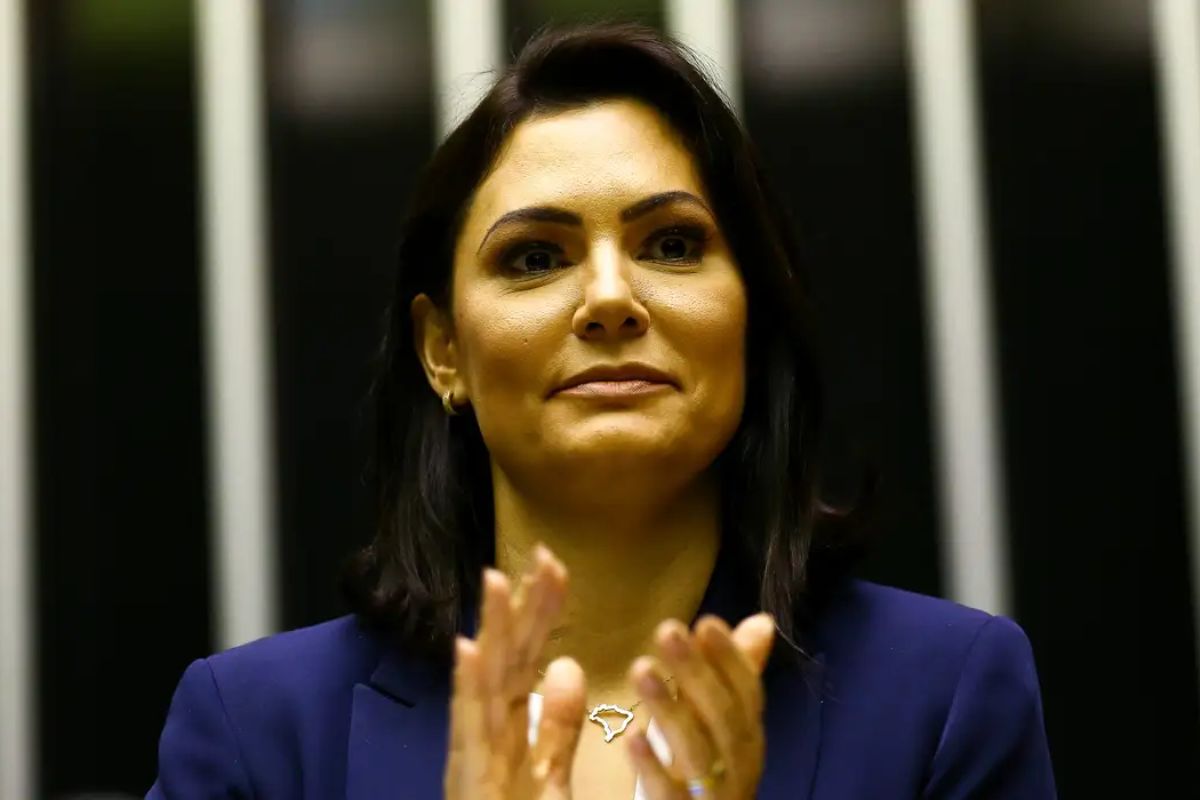 A resposta de Michelle a Flávio Bolsonaro