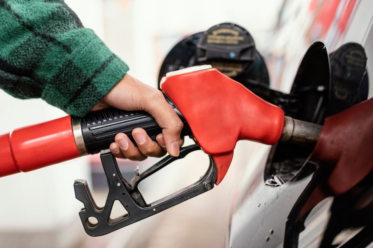 Petrobras reage à pressão do setor e libera mais combustível para abril; veja detalhes