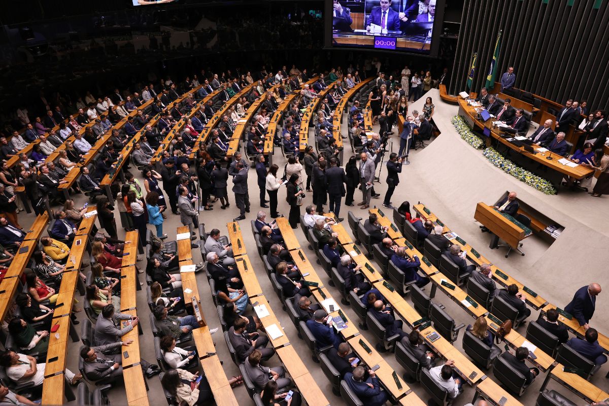 Câmara aprova PEC do fim da escala 6×1 em primeiro turno