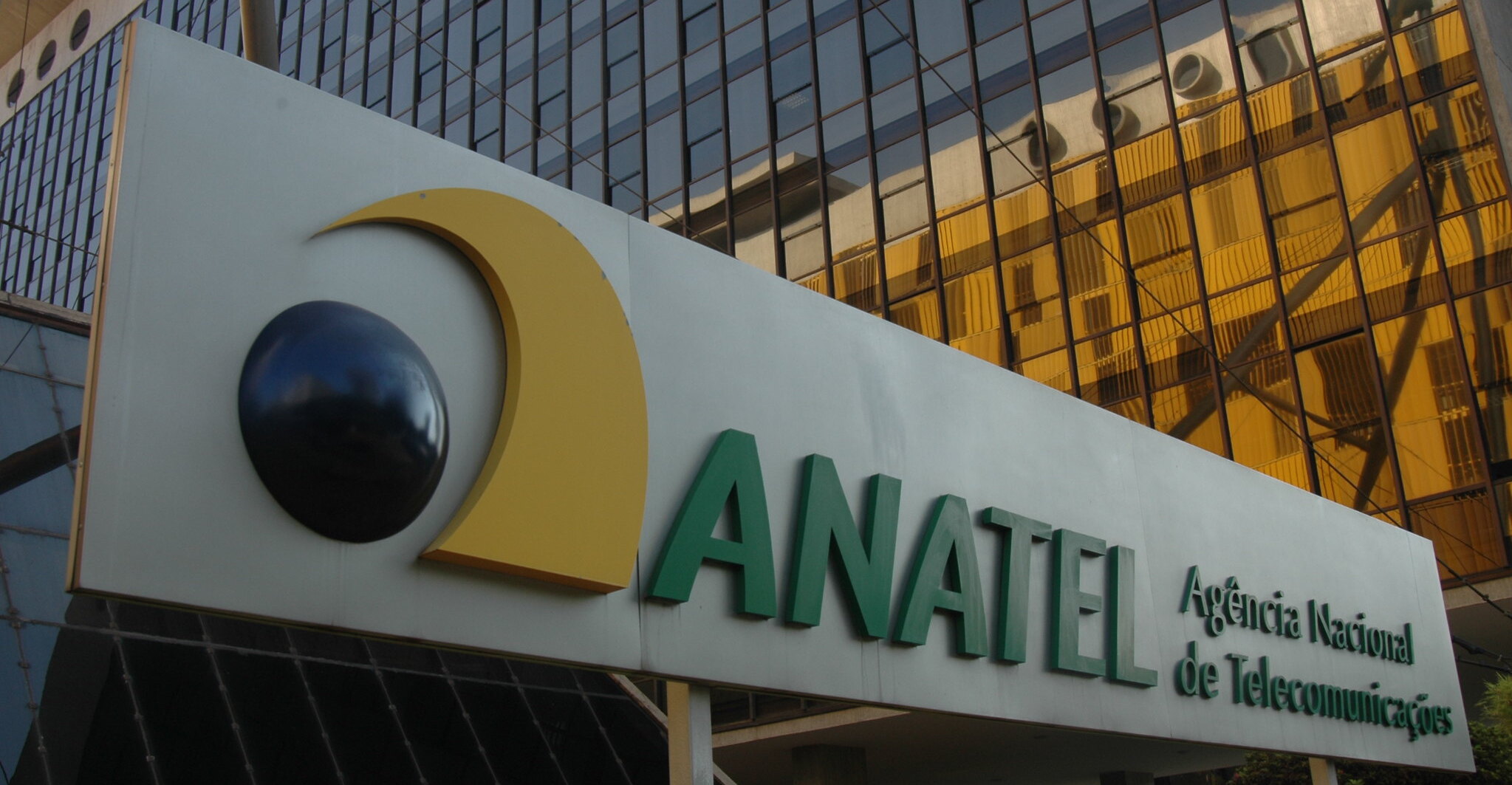 Anatel desonera estações M2M de taxas de fiscalização para instalação e funcionamento