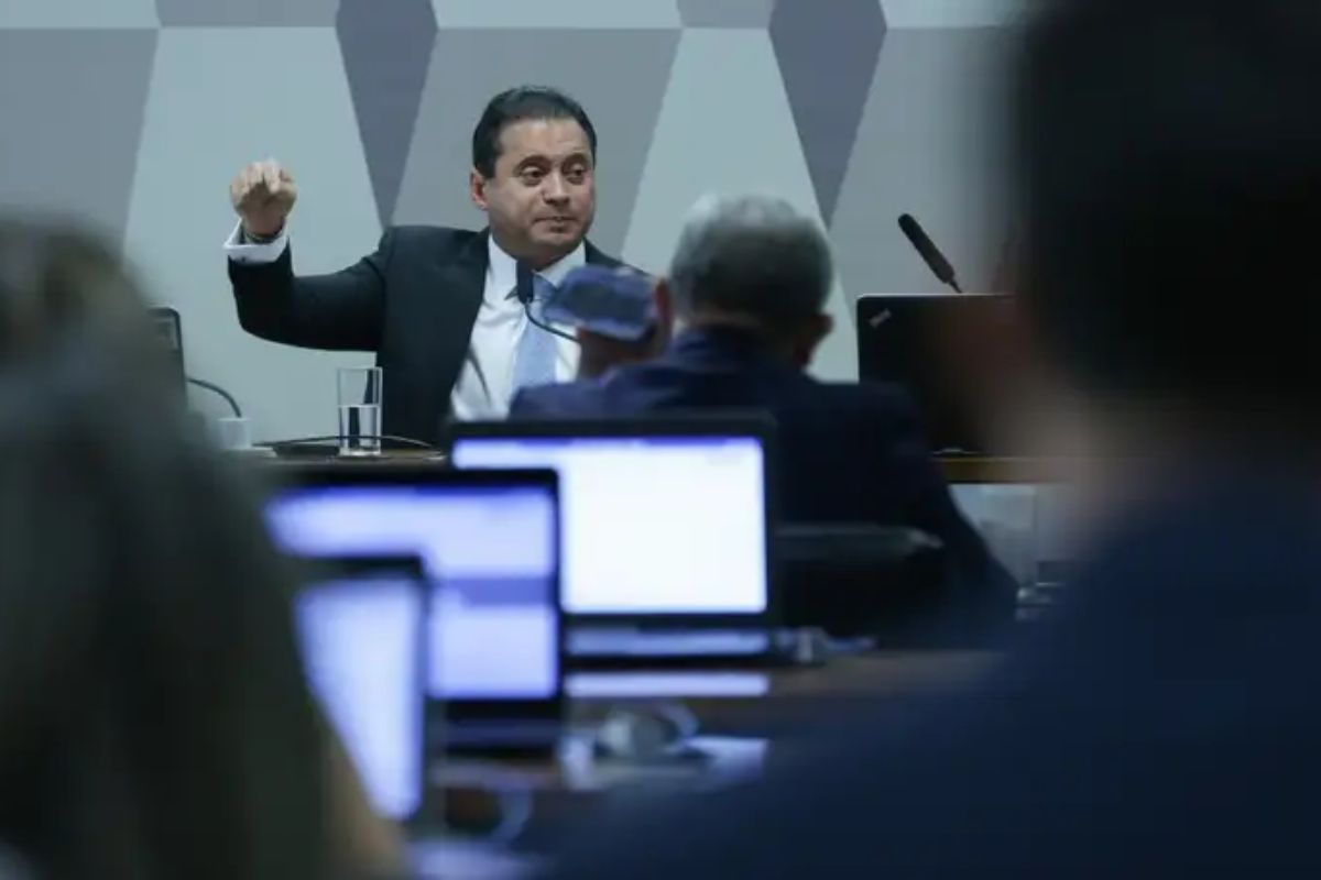 Quem é Weverton Rocha, senador alvo da Operação Sem Desconto?