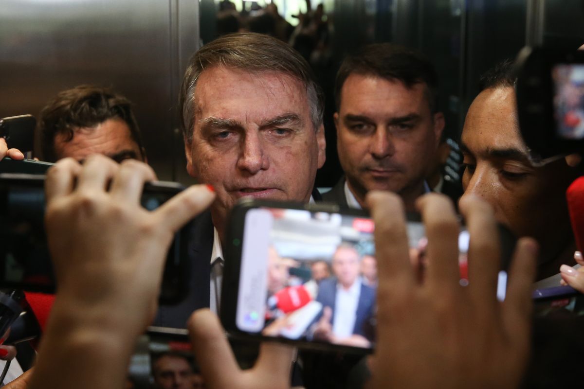 Flávio Bolsonaro deve manter mesma linha do pai em um possível governo?