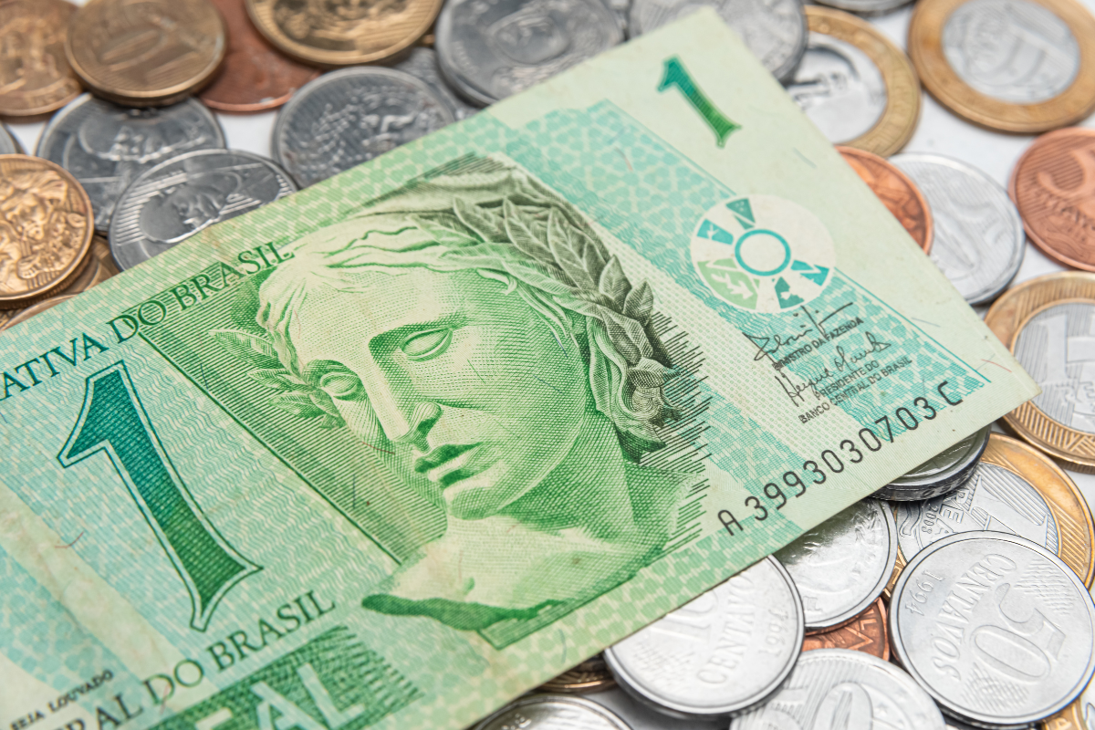 Relembre as moedas que já circularam no Brasil