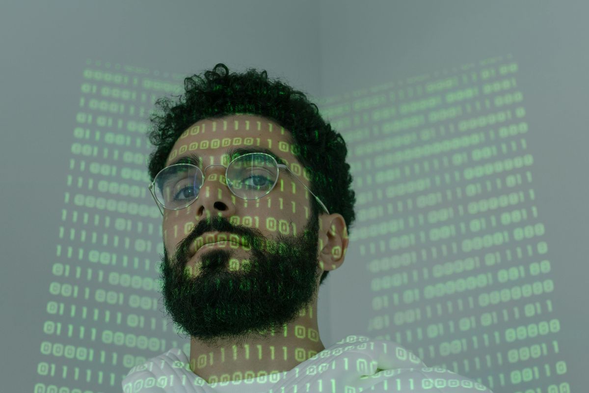 Guerra da IA na política: vídeos, sátiras e ataques digitais ganham força no mundo