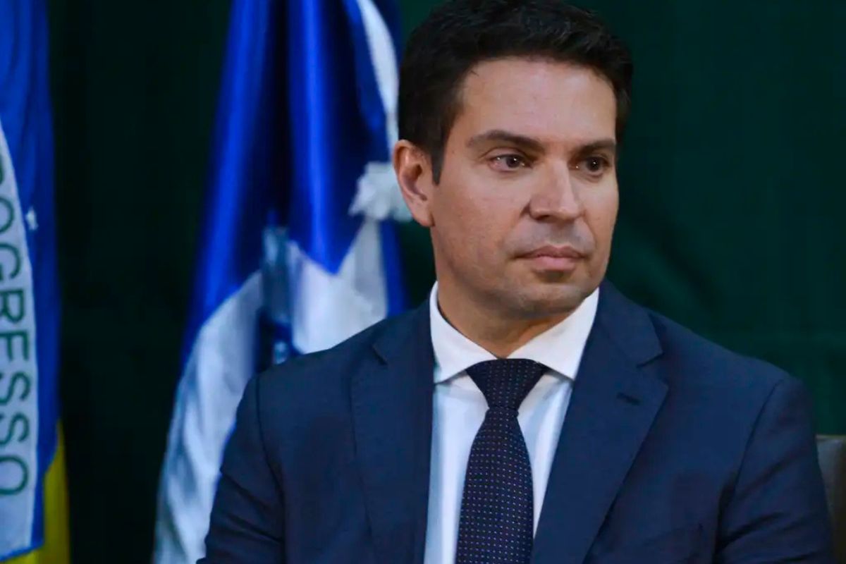 Câmara bloqueia salário de Alexandre Ramagem após decisão do STF