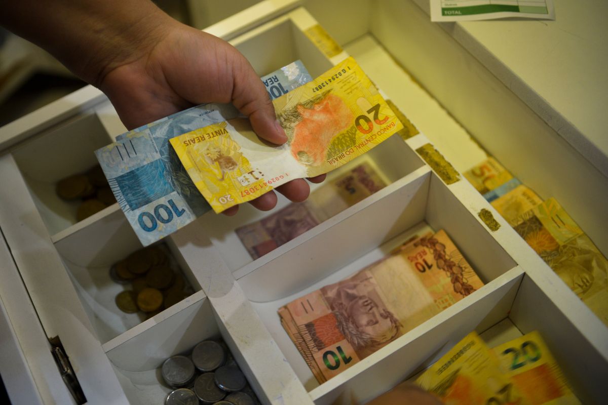 Pagamento do 13º começa a cair nesta semana: entenda quem recebe, como fazer as contas e os prazos