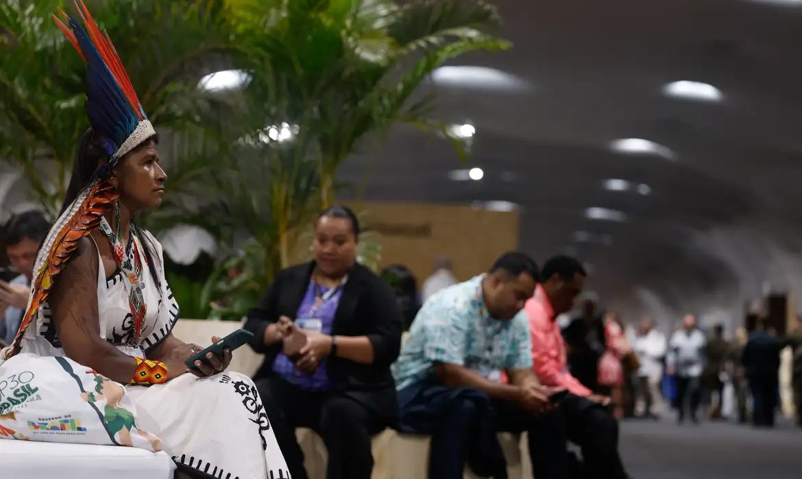 Sem luz, sem comida e com preços nas alturas: eventos caóticos marcam início da COP30