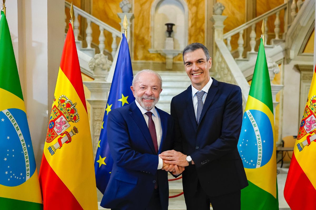 Em viagem à Espanha, Lula declara que “tudo que é digital” deve ser regulamentado no Brasil