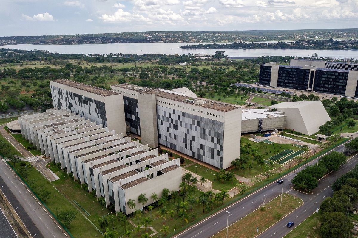 Mais uma investigação criminal envolvendo o STJ