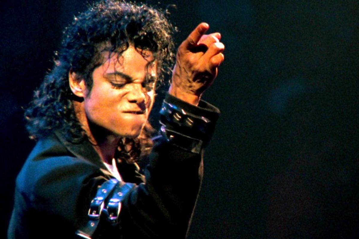 Michael Jackson volta aos cinemas e levanta questão: quem controla sua fortuna bilionária hoje?