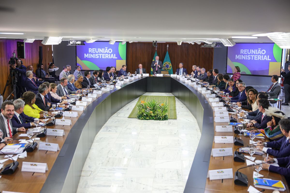 Briefing: segurança eleitoral, estímulos fiscais e pressão sobre o consumo