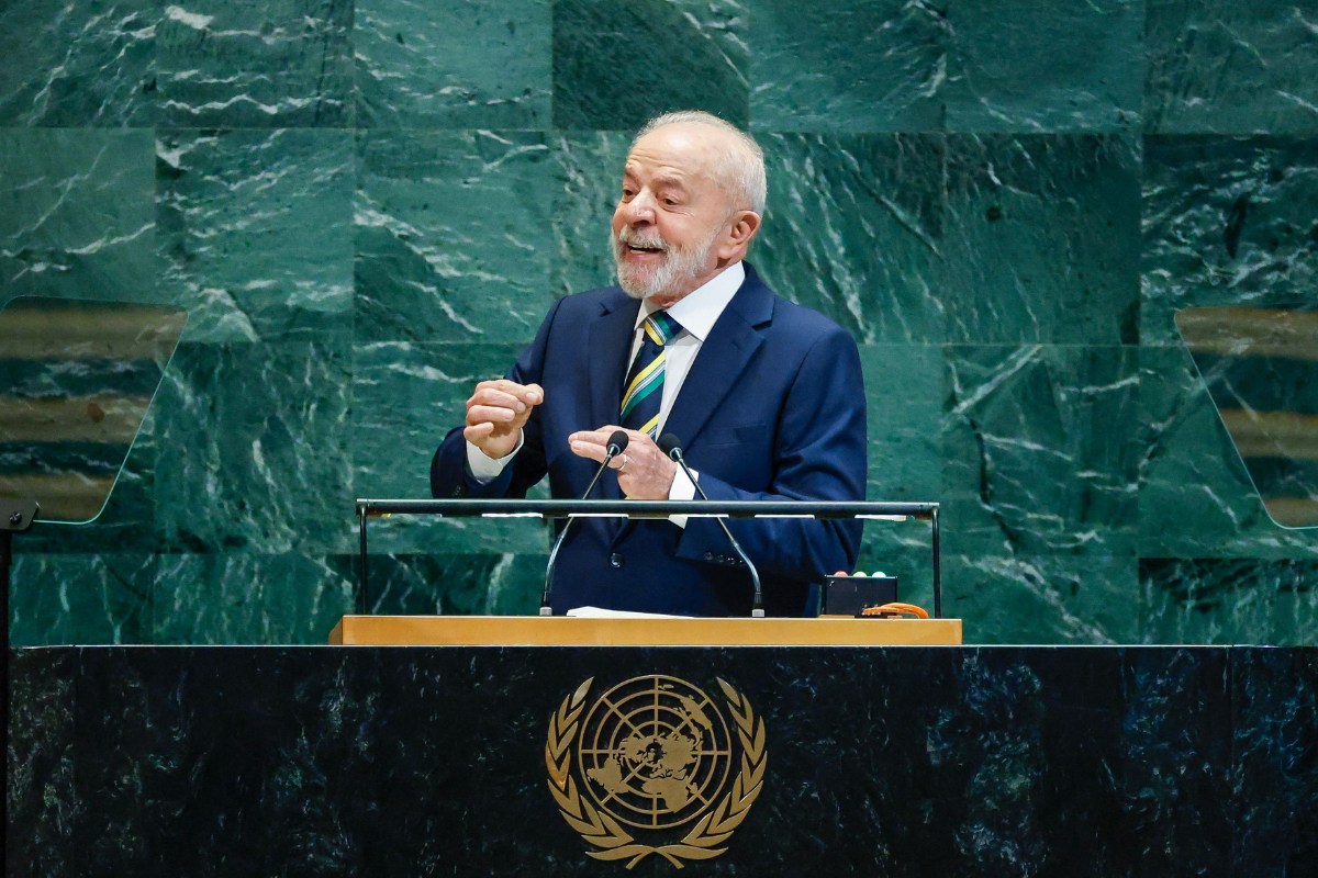Lula cobra resposta da esquerda para “frear” extrema-direita em evento pela democracia