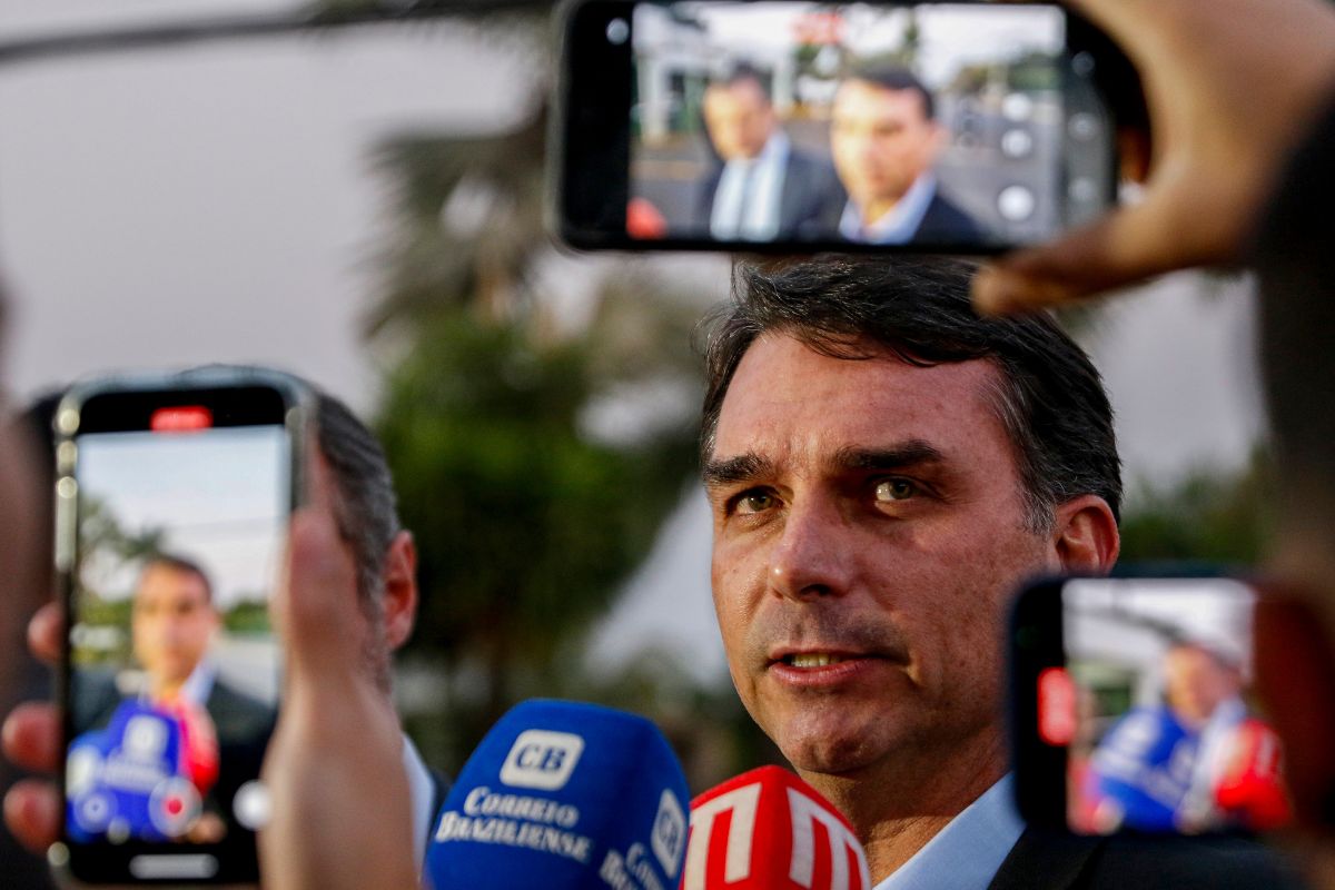 Campanha presidencial de Flávio Bolsonaro é colocada à prova três vezes em uma semana