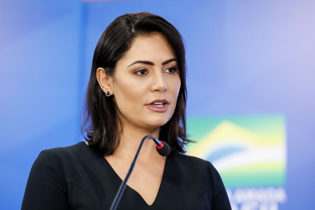 Michelle Bolsonaro pensa em desistir de candidatura ao Senado