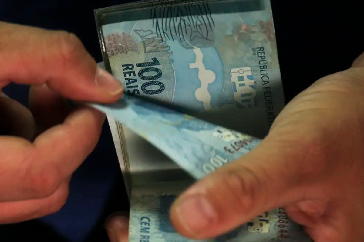 Briefing: Economia brasileira enfrenta pressão interna e incertezas globais