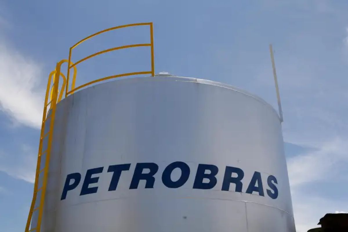 Gasolina a R$ 9 em SP? Qual a relação do preço dos combustíveis com a privatização da BR Distribuidora?