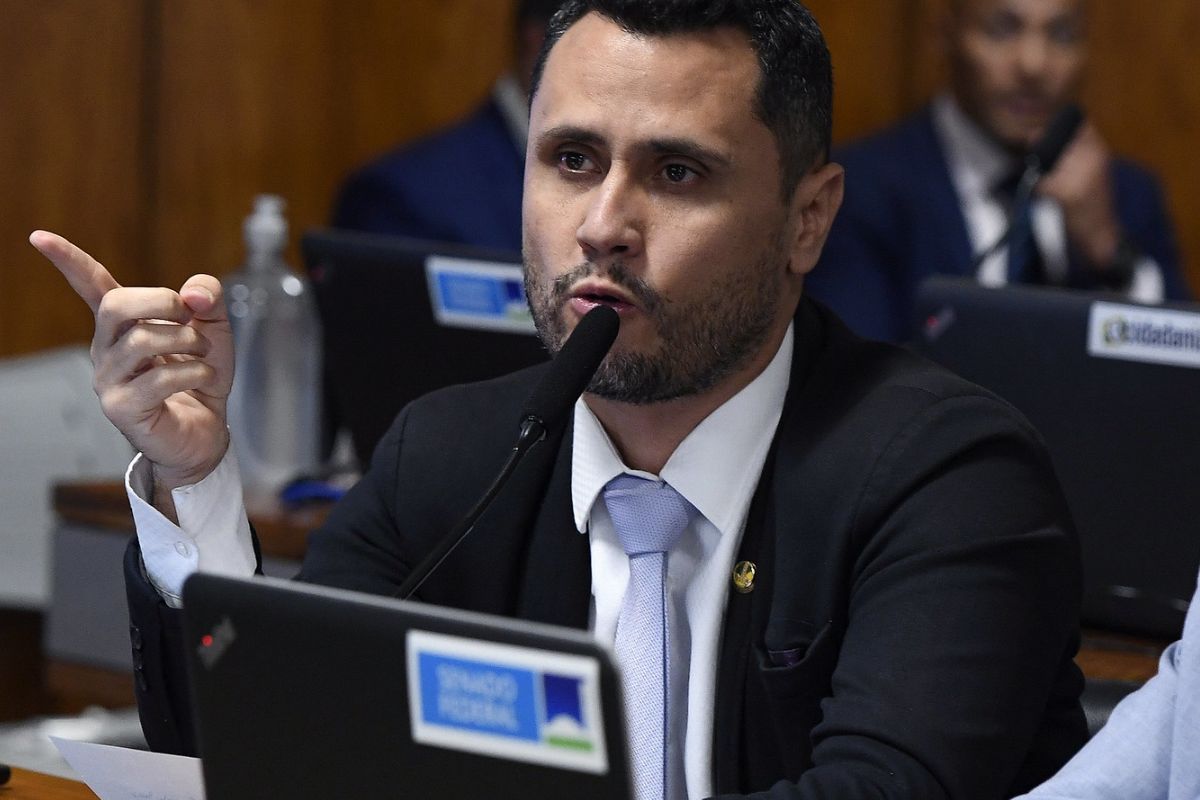 Republicanos avalia Cleitinho para disputa presidencial; conheça o senador mineiro