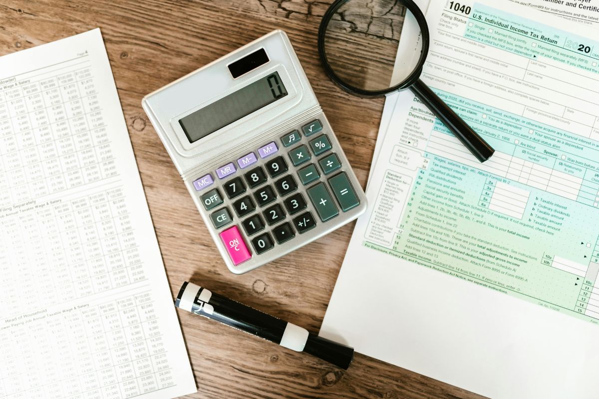 Contas públicas registram superávit em janeiro e sinalizam cenário de atenção para empresas