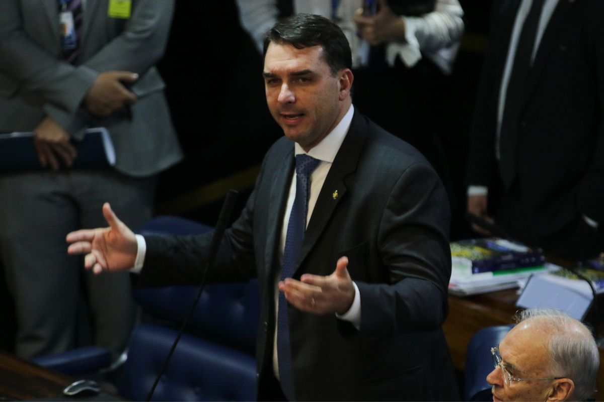 PGR pode livrar Flávio de ser condenado por calúnia