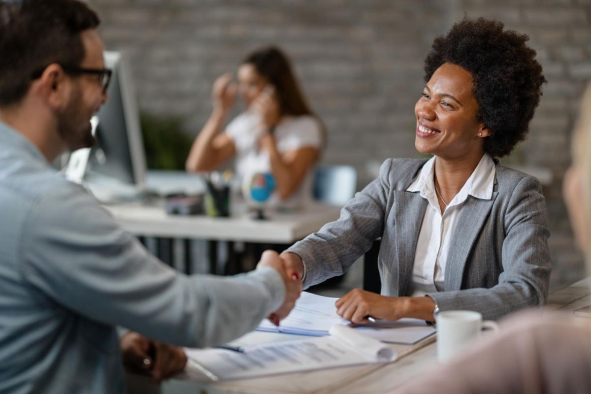 Dicas da FecomercioSP para reter talentos em meio à dificuldade de contratar
