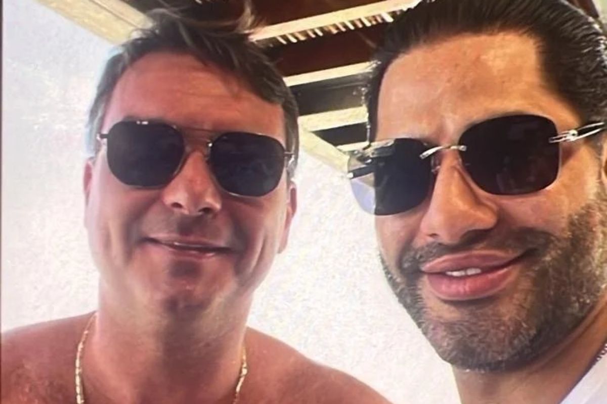 Caso Master: Flávio Bolsonaro muda versão sobre foto com Sicário