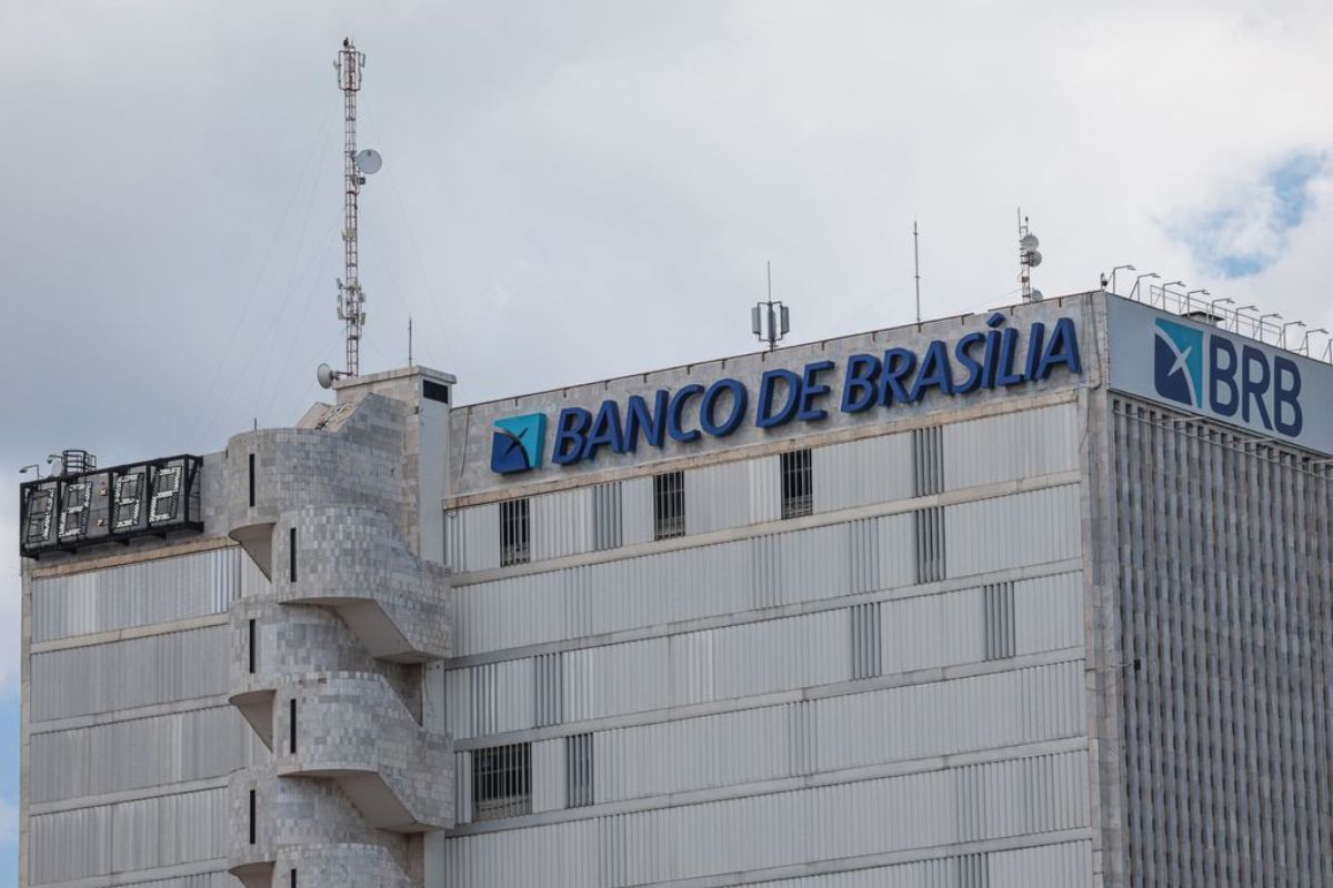 Após rebaixamento do BRB pela S&P, o que acontece com a instituição financeira?