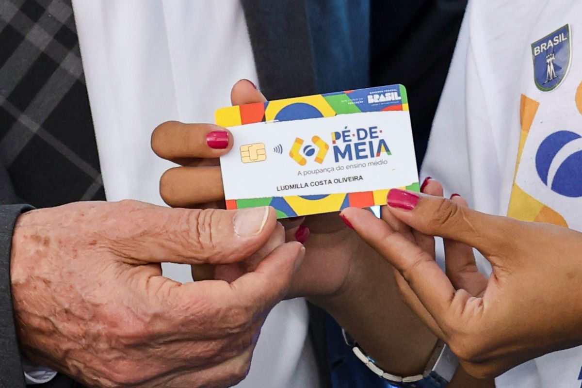 Pé-de-Meia já está pagando incentivo-conclusão e Enem; confira o calendário