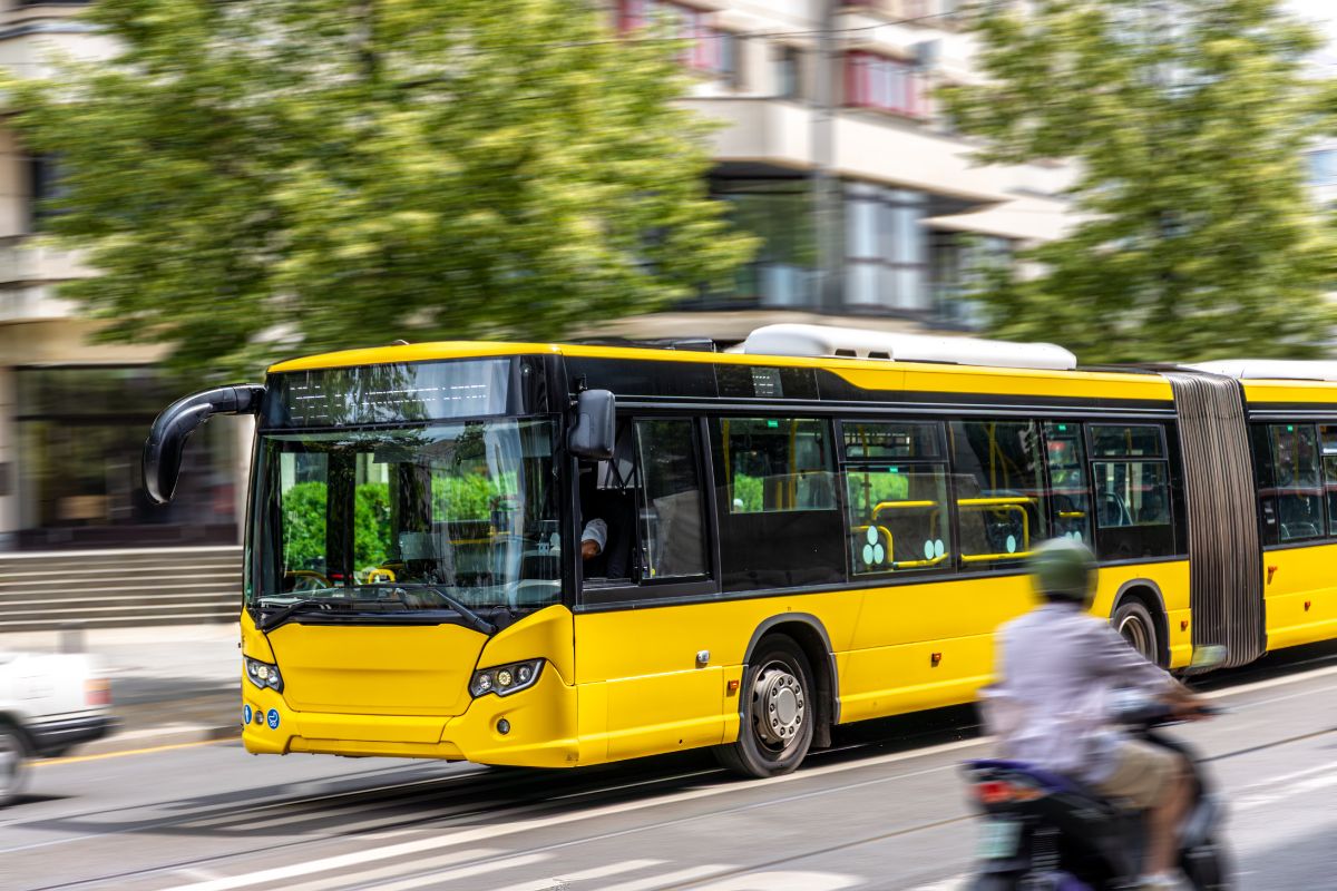 Motoristas e cobradores podem se aposentar em condições especiais, reconhece o STJ