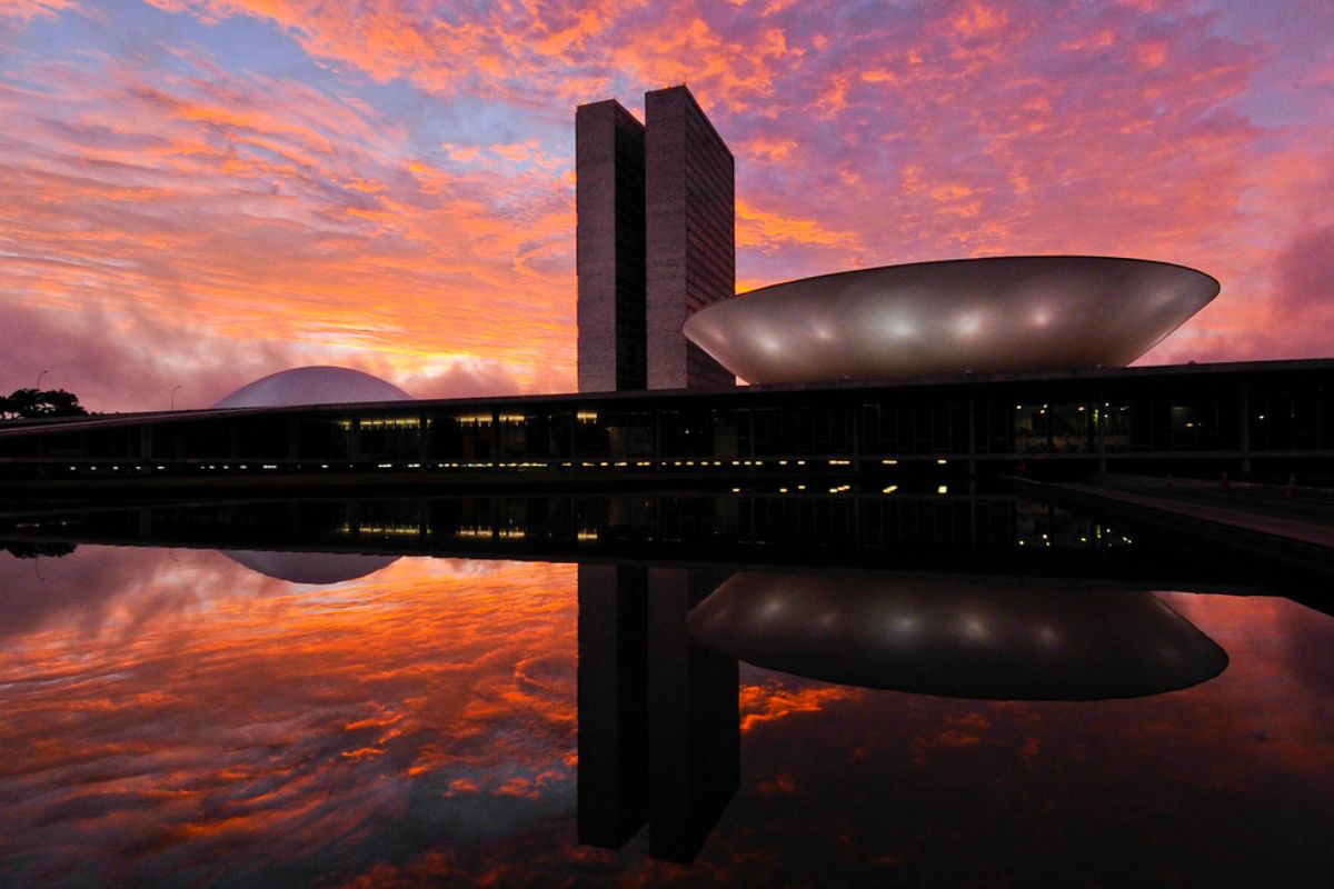 Briefing: Congresso reage à 6×1, STF retoma desoneração e cenário externo favorece exportações