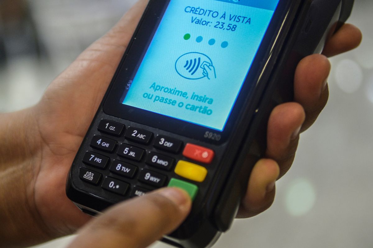 Brasileiros movimentam R$ 4,5 trilhões em pagamentos com cartão de crédito em 2025