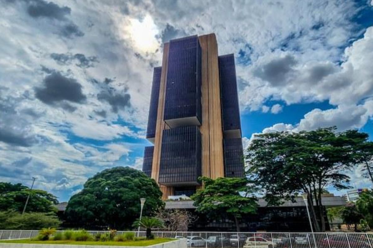 IBC-Br cai 0,7% em março, mas economia brasileira cresce no 1º trimestre