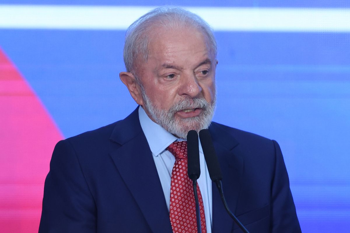Lula admite dificuldade do governo em comunicar avanços e cobra definição de posicionamentos políticos