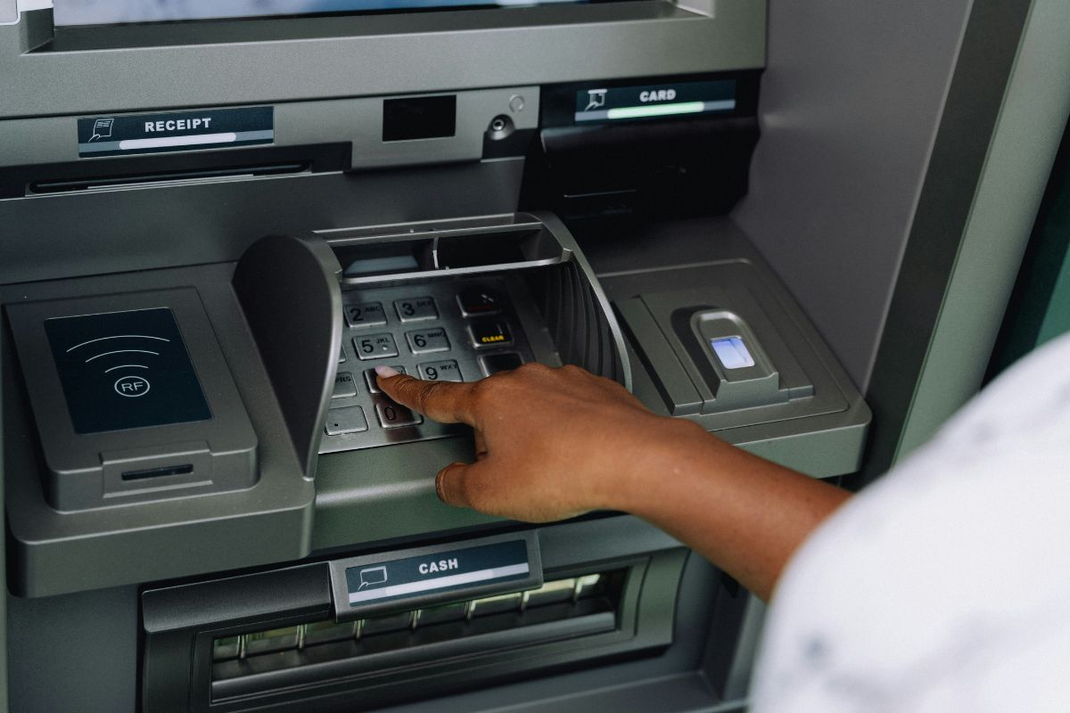 STJ anula contratos de empréstimos feitos por analfabeto em caixa eletrônico