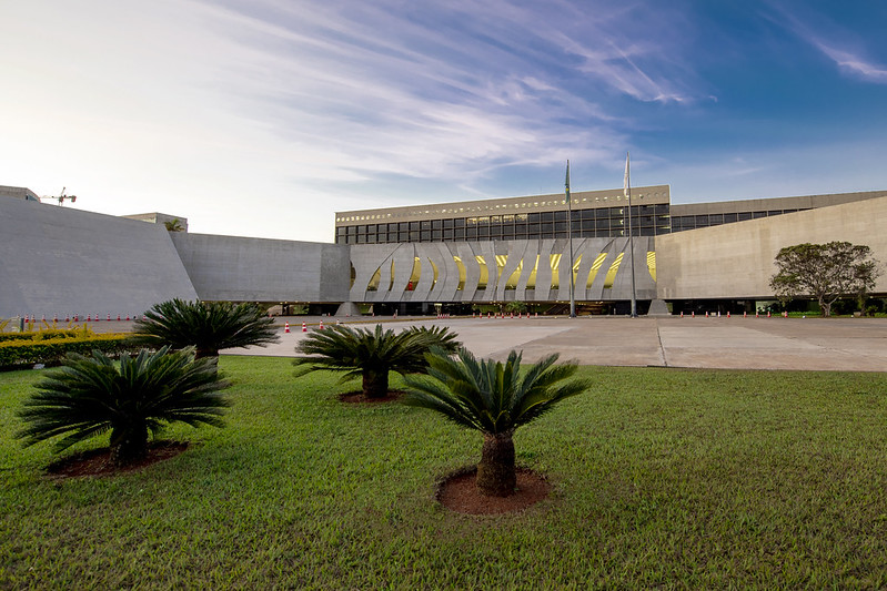Entenda a decisão do STJ sobre PIS e Cofins integrarem a base de cálculo do IRPJ e da CSLL