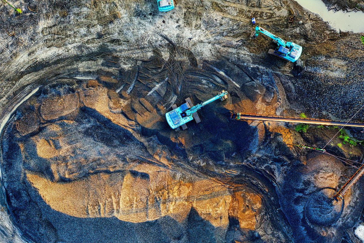 O que são minerais críticos e o que os diferencia das terras raras?