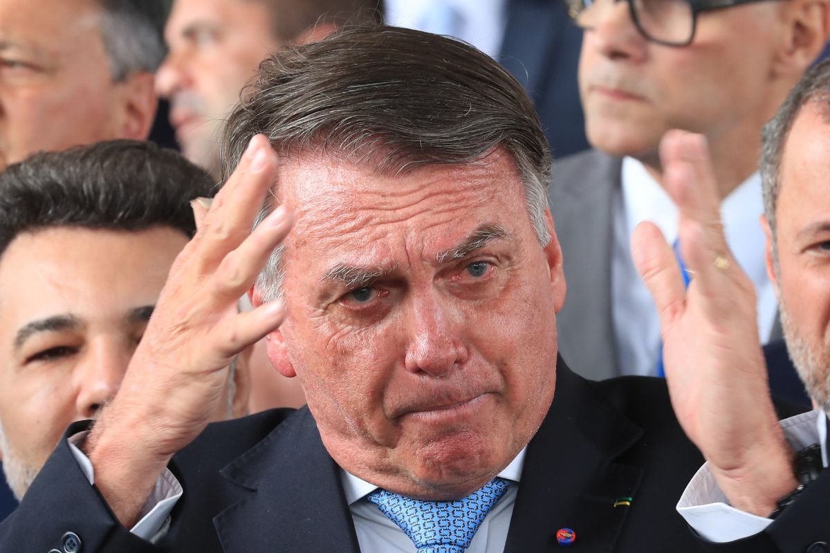54% acreditam que Bolsonaro tentou fugir ao quebrar tornozeleira, diz Datafolha