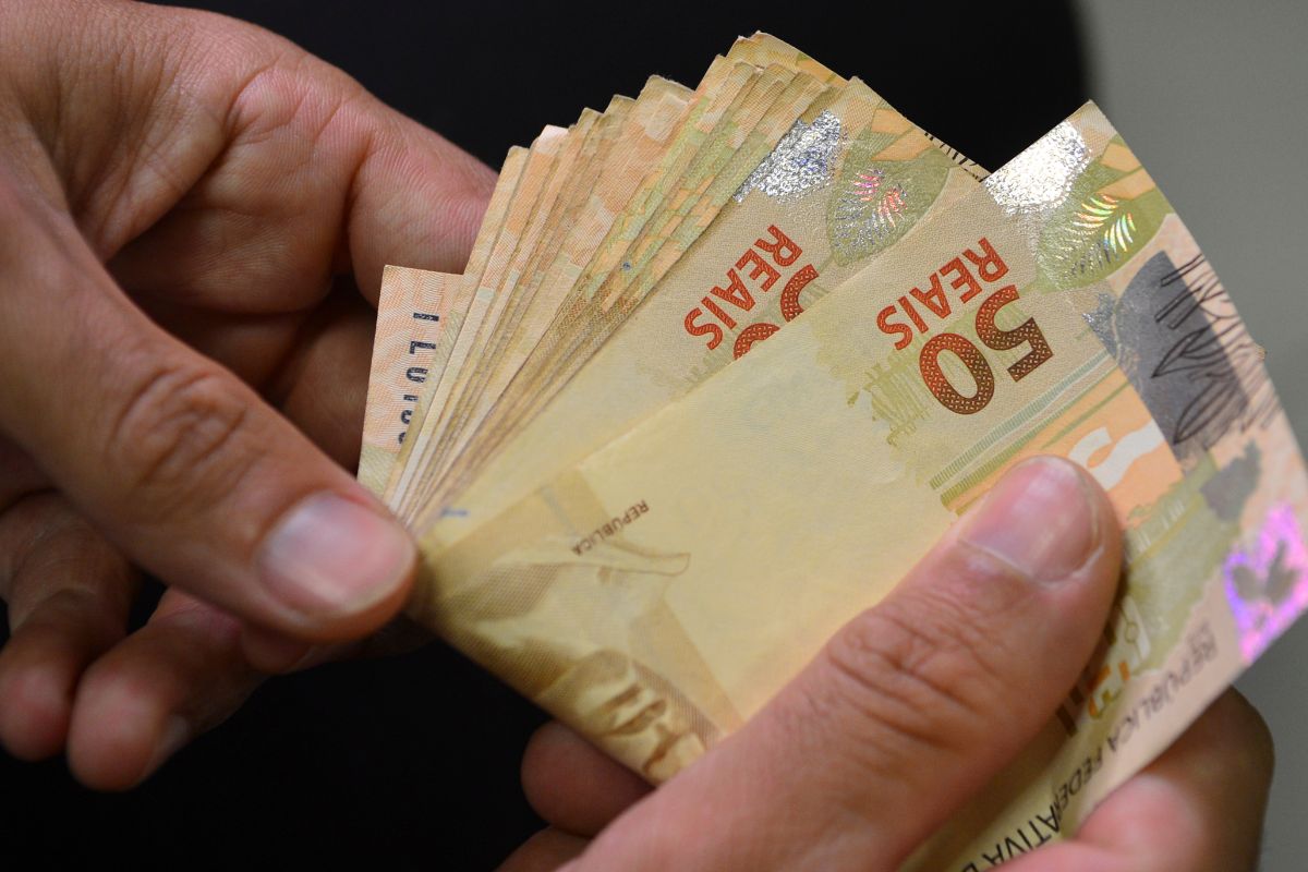 Salário mínimo será reajustado em 2026; veja quando o novo valor entra em vigor
