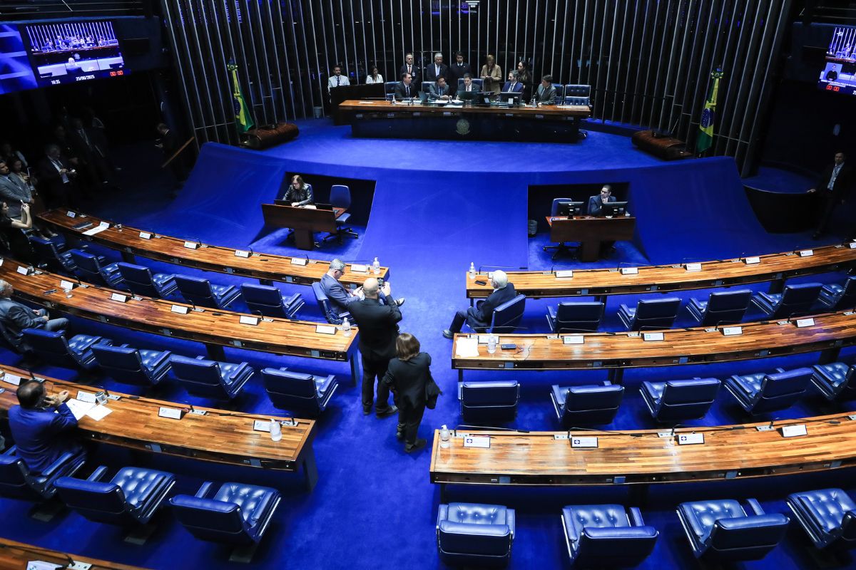 Mudanças internas reposicionam forças partidárias no Senado antes da eleição de 2026