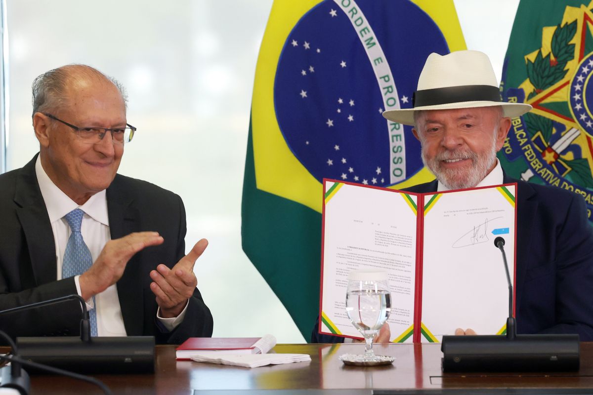 Morning Call: governo assina medida do Desenrola Brasil 2 enquanto Câmara discute fim da escala 6×1