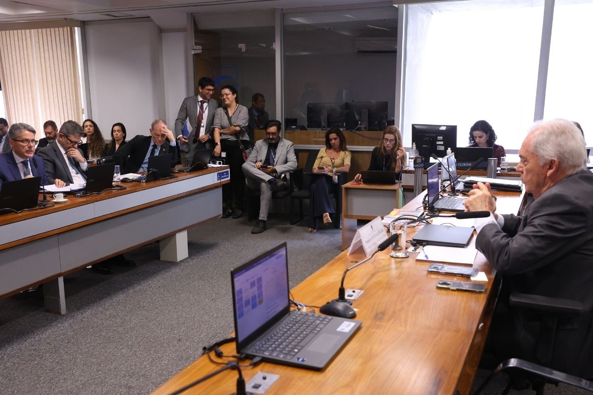 CCJ do Senado aprova PL da Dosimetria e envia proposta ao plenário