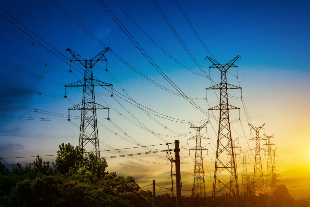 Suspensão do leilão de reserva de energia é mais um problema do setor gerido por Silveira