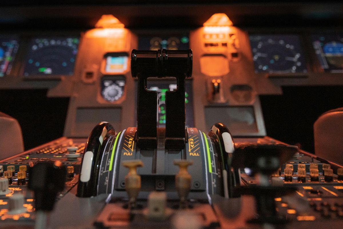 Governo avalia reduzir carga tributária sobre combustível de aviação; entenda efeitos