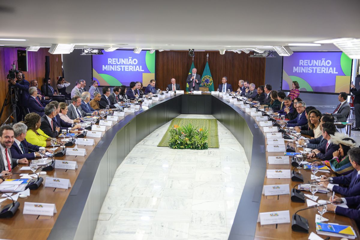 Quem são os 17 ministros que deixam o governo Lula em busca de cadeiras políticas em 2026?