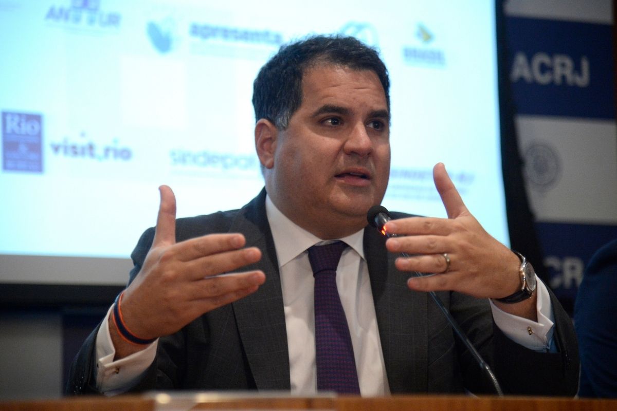 Procurador da OAB alerta para riscos jurídicos e econômicos do “imposto do pecado” durante Fórum de Buenos Aires